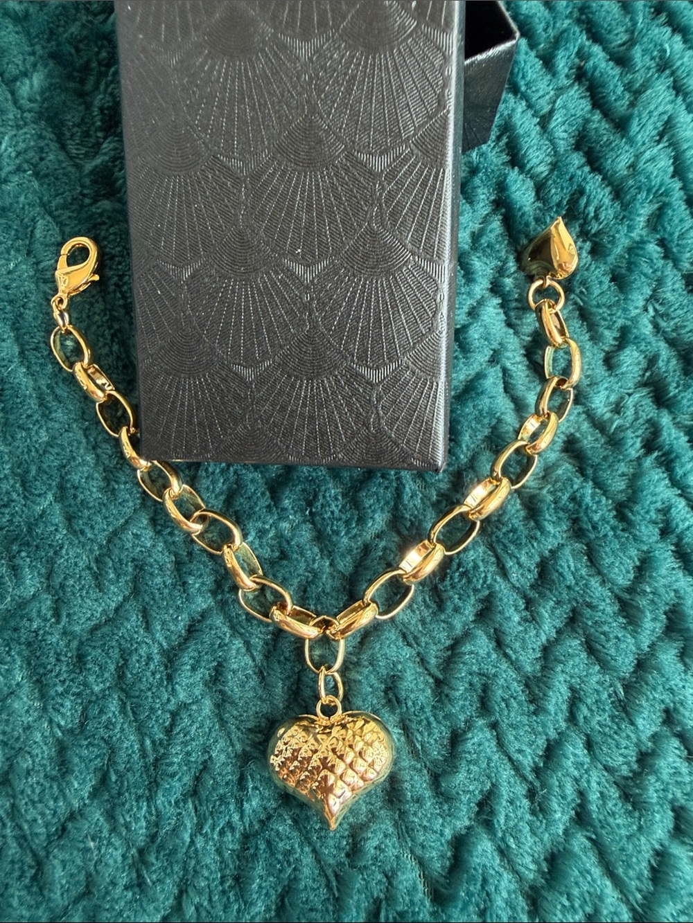 NON TARNISH Gold Heart Charm Link Bracelet - Women Jewelry